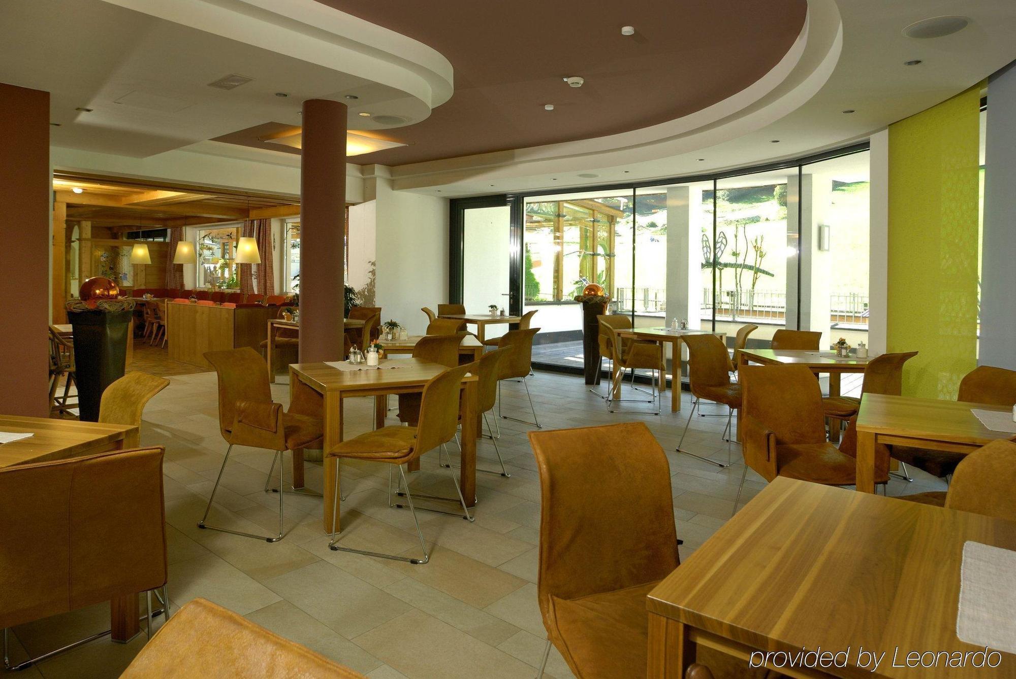 Hotel Bacher Asitzstubn Леоганг Ресторант снимка