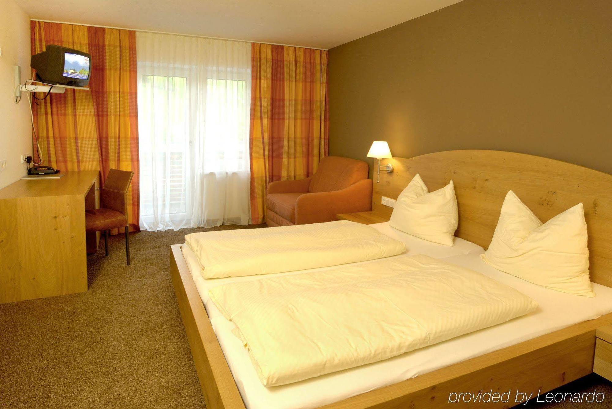 Hotel Bacher Asitzstubn Леоганг Стая снимка