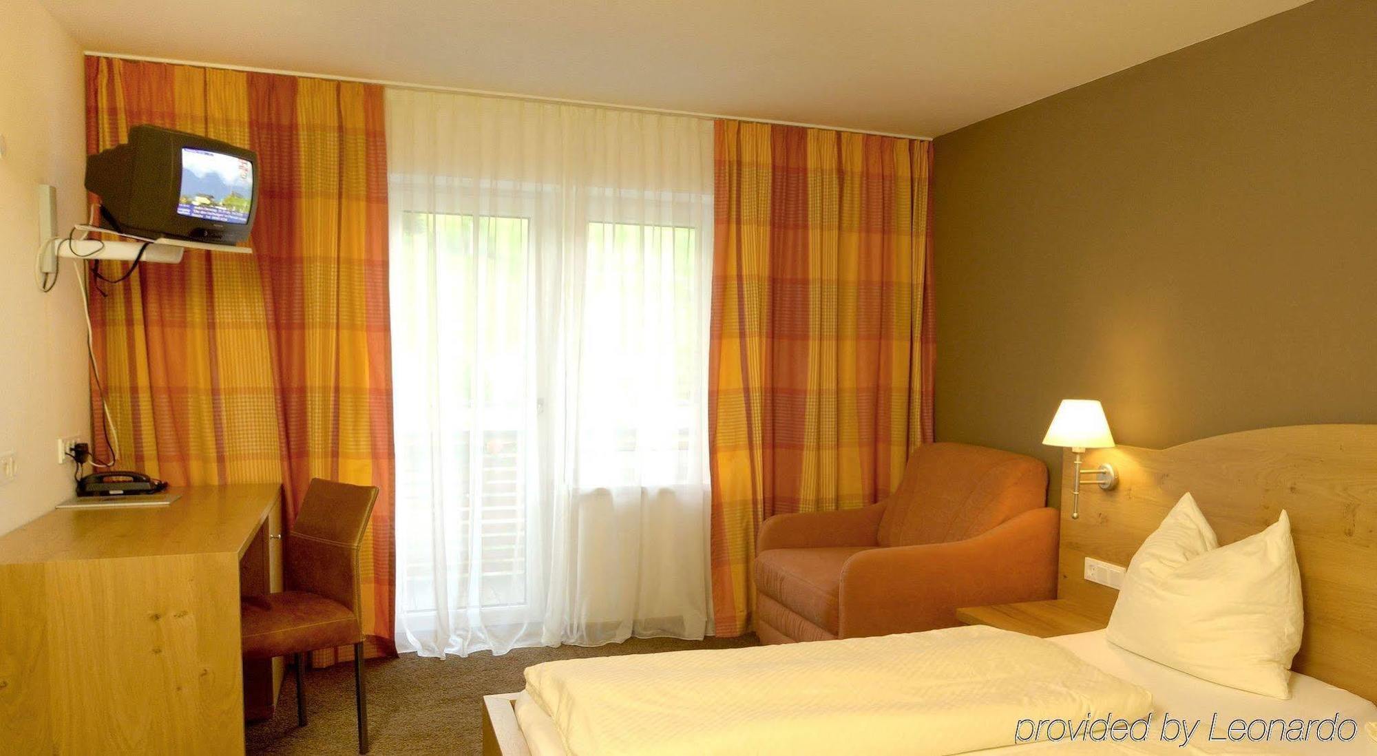 Hotel Bacher Asitzstubn Леоганг Стая снимка