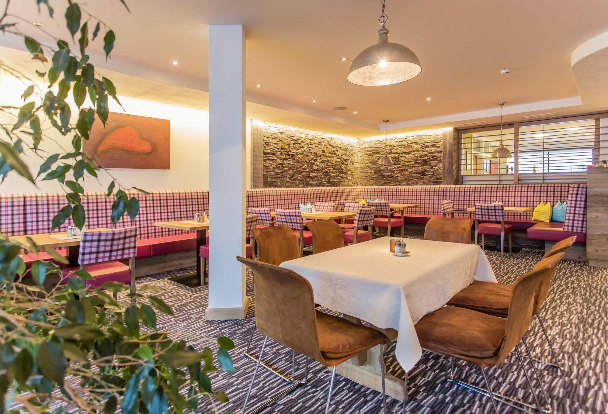 Hotel Bacher Asitzstubn Леоганг Екстериор снимка
